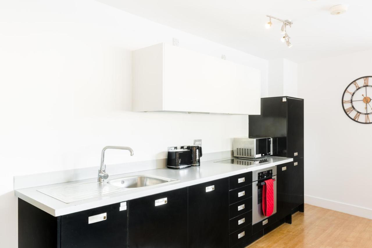 Washington 2 Bedroom Apartment By The Cube & Mailbox & Private Terrace Бирмингам Екстериор снимка