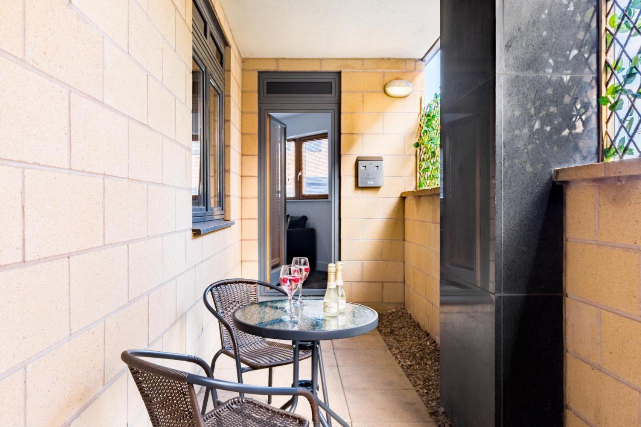 Washington 2 Bedroom Apartment By The Cube & Mailbox & Private Terrace Бирмингам Екстериор снимка