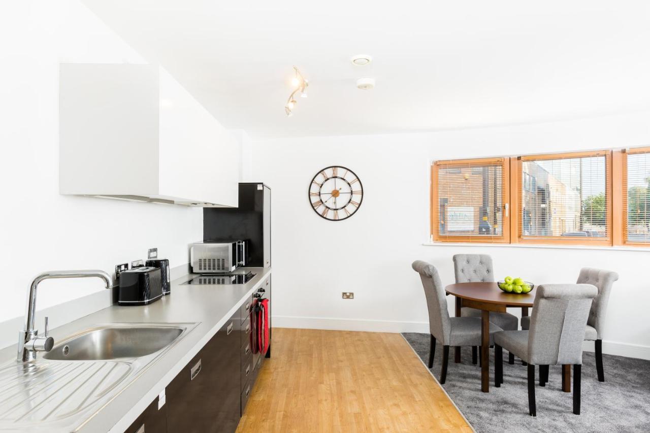 Washington 2 Bedroom Apartment By The Cube & Mailbox & Private Terrace Бирмингам Екстериор снимка
