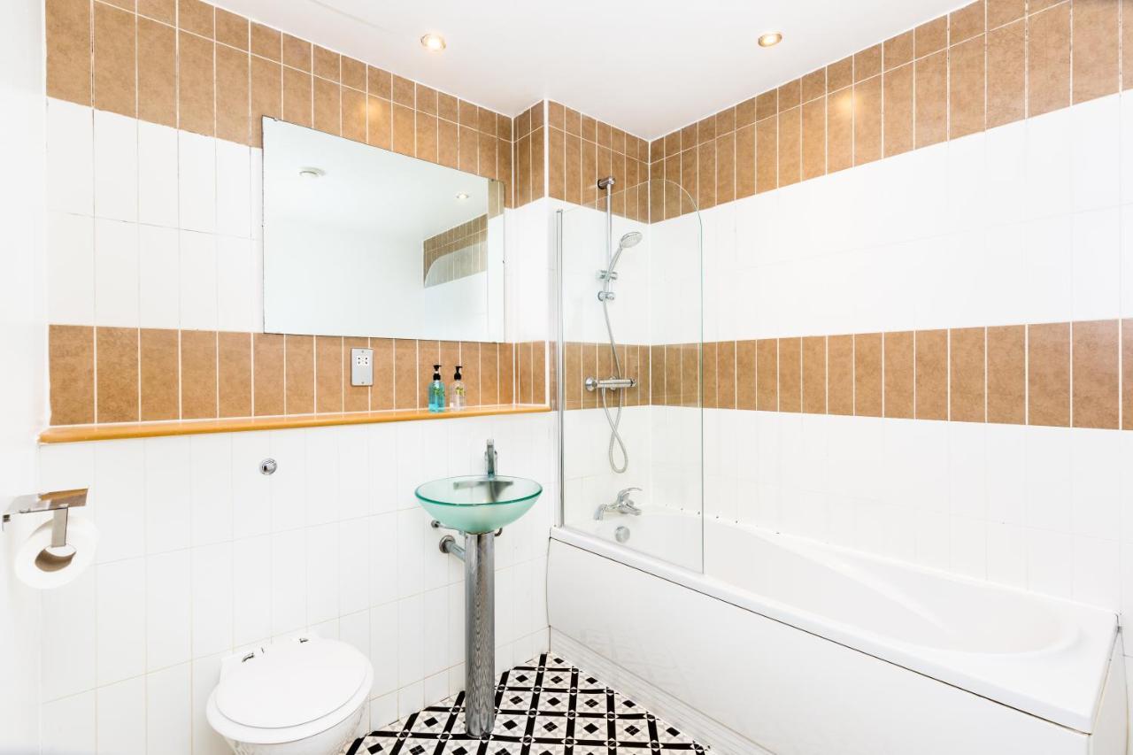 Washington 2 Bedroom Apartment By The Cube & Mailbox & Private Terrace Бирмингам Екстериор снимка